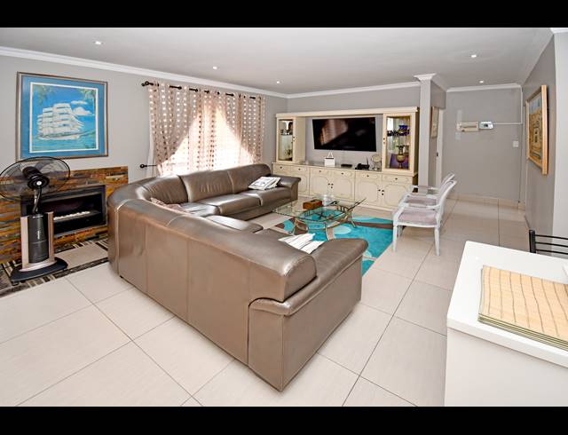 6 BEDROOM HOUSE FOR SALE IN CROWN NORTH